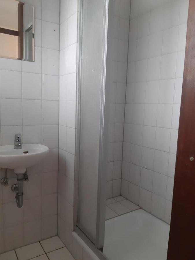Mit Balkon In Apartment